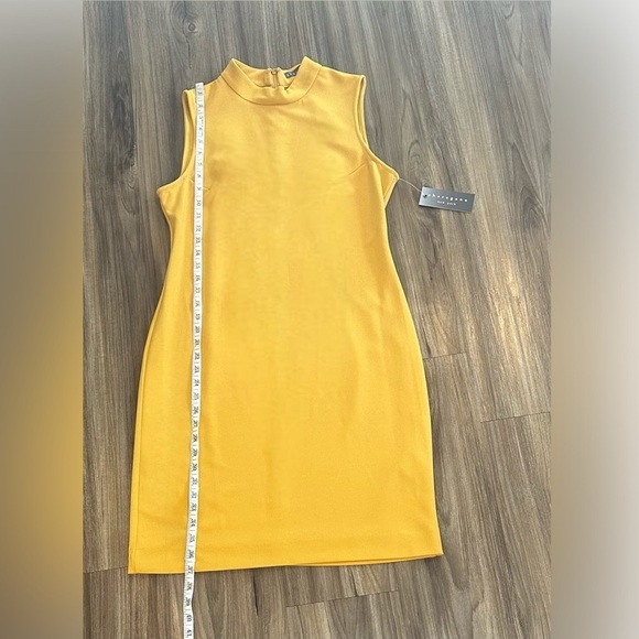Vibrant Sharagano Sleeveless Dress Size 8 - Chic Must-Have for Any Wardrobe! - Picture 7 of 11
